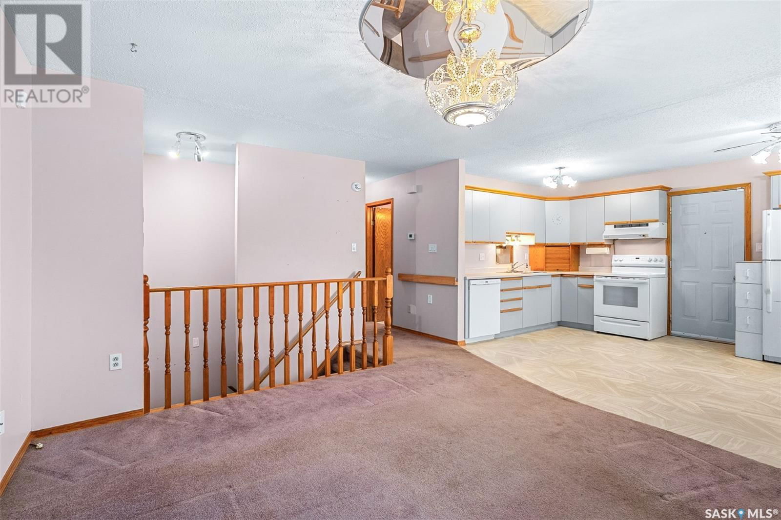 254 MOWAT CRESCENT Image 12