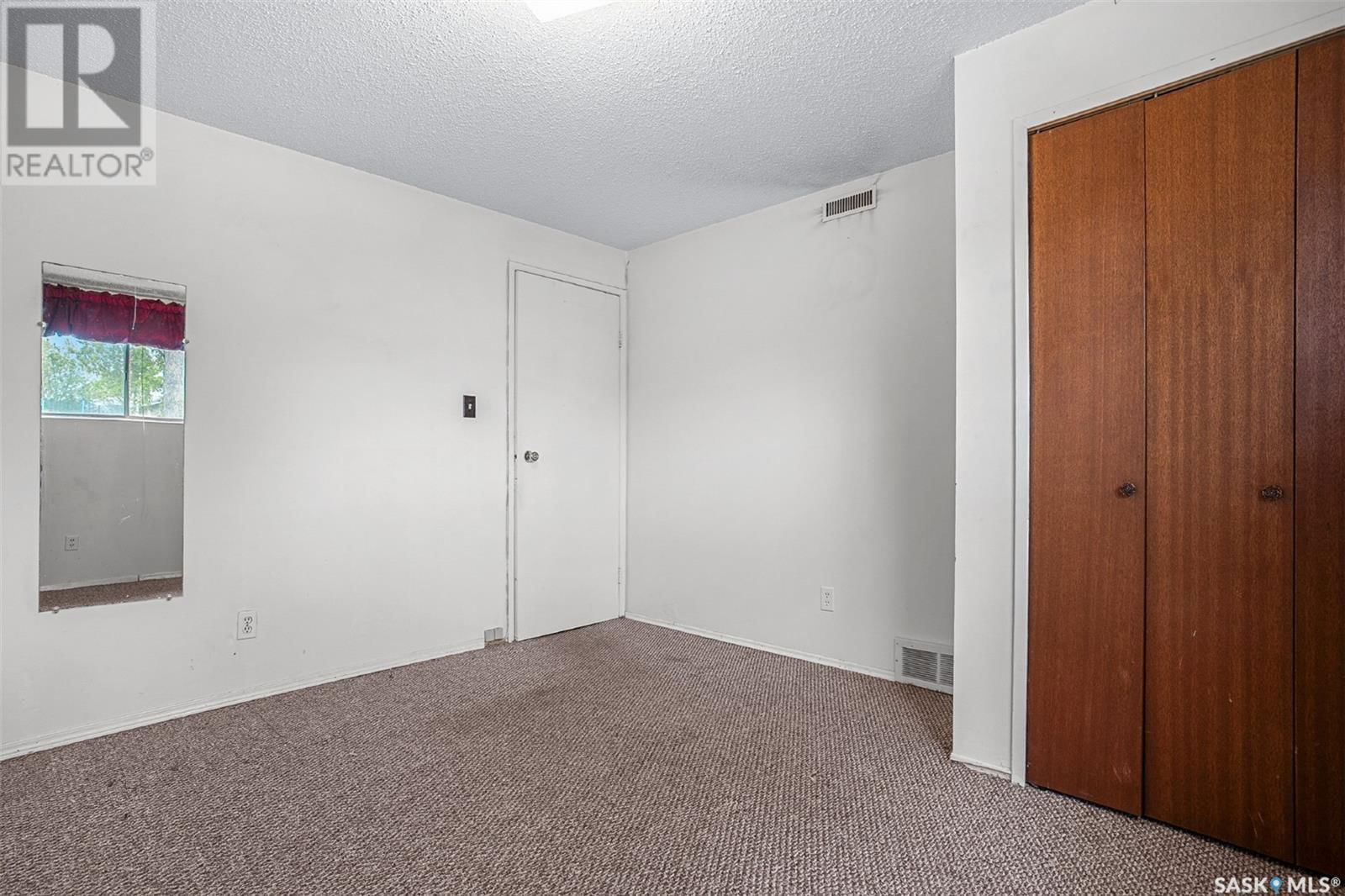 254 MOWAT CRESCENT Image 17