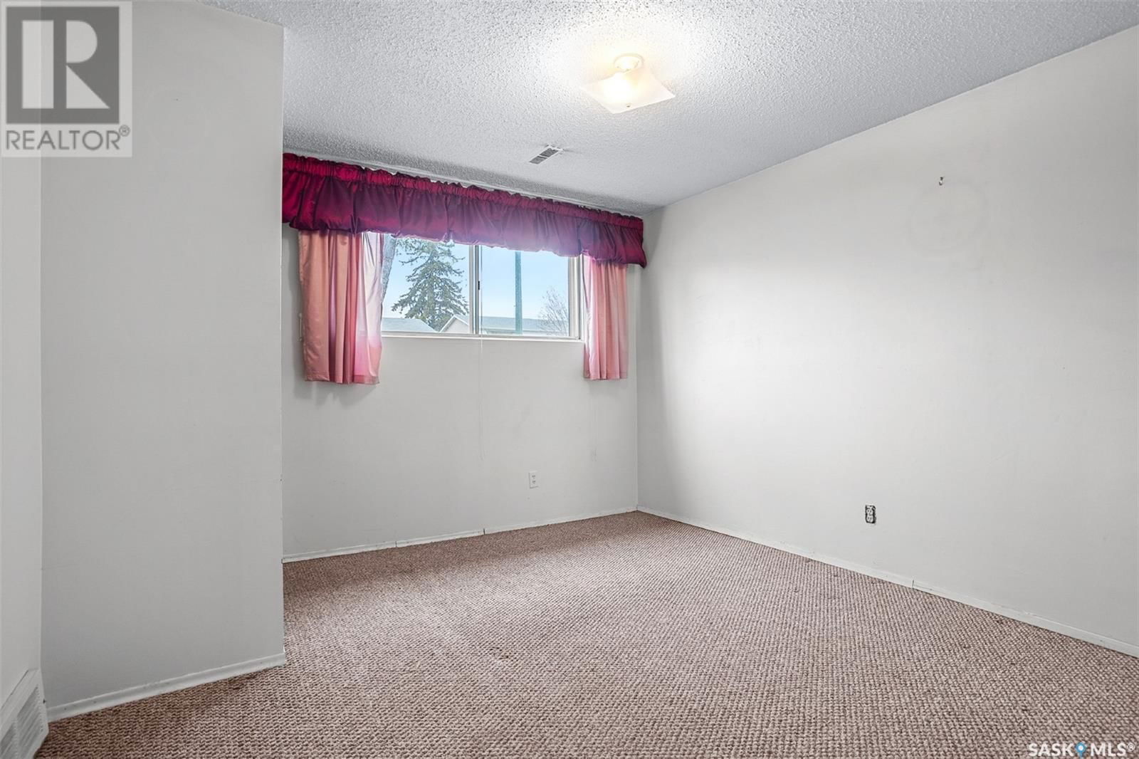 254 MOWAT CRESCENT Image 18
