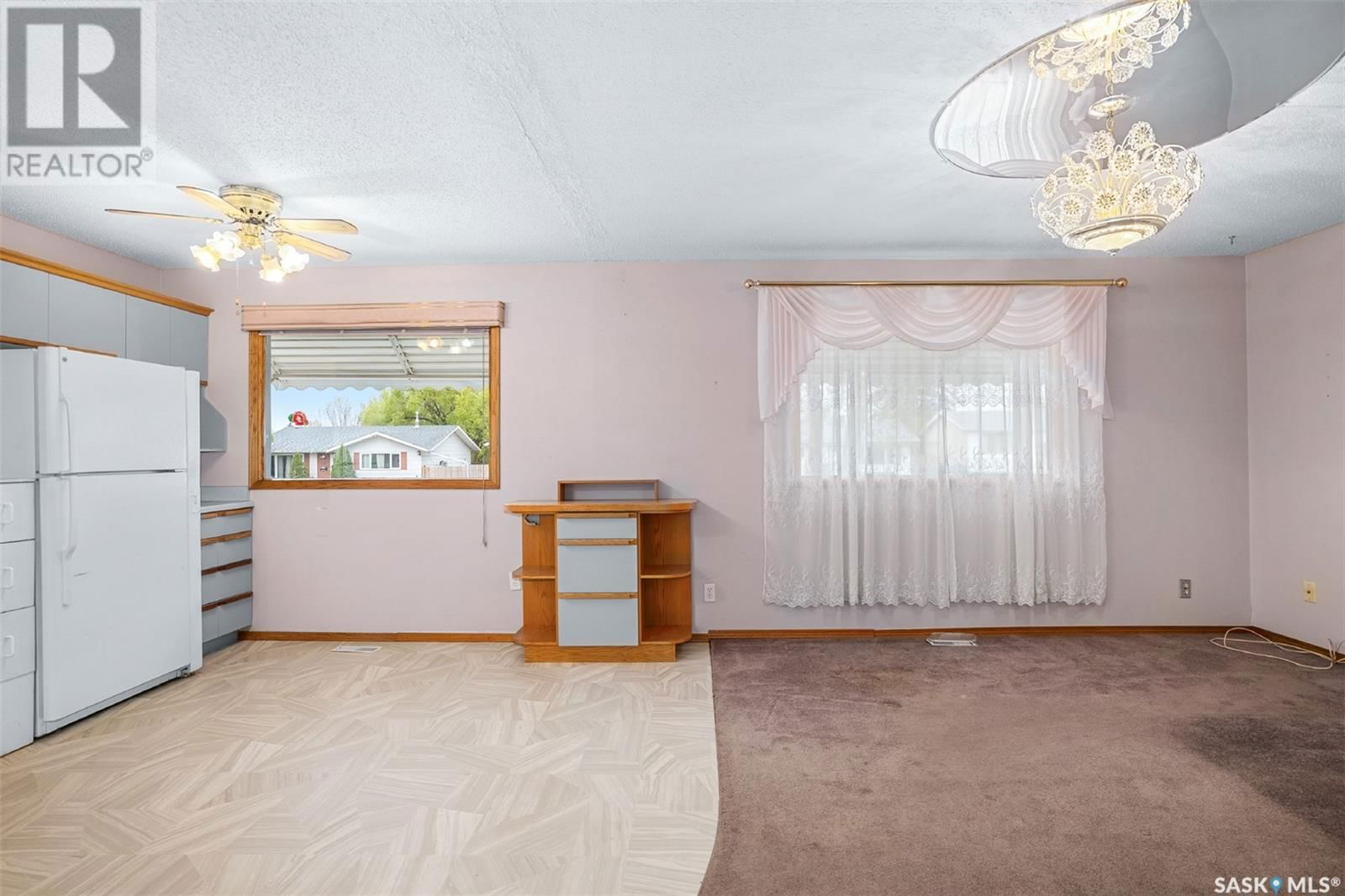 254 MOWAT CRESCENT Image 23