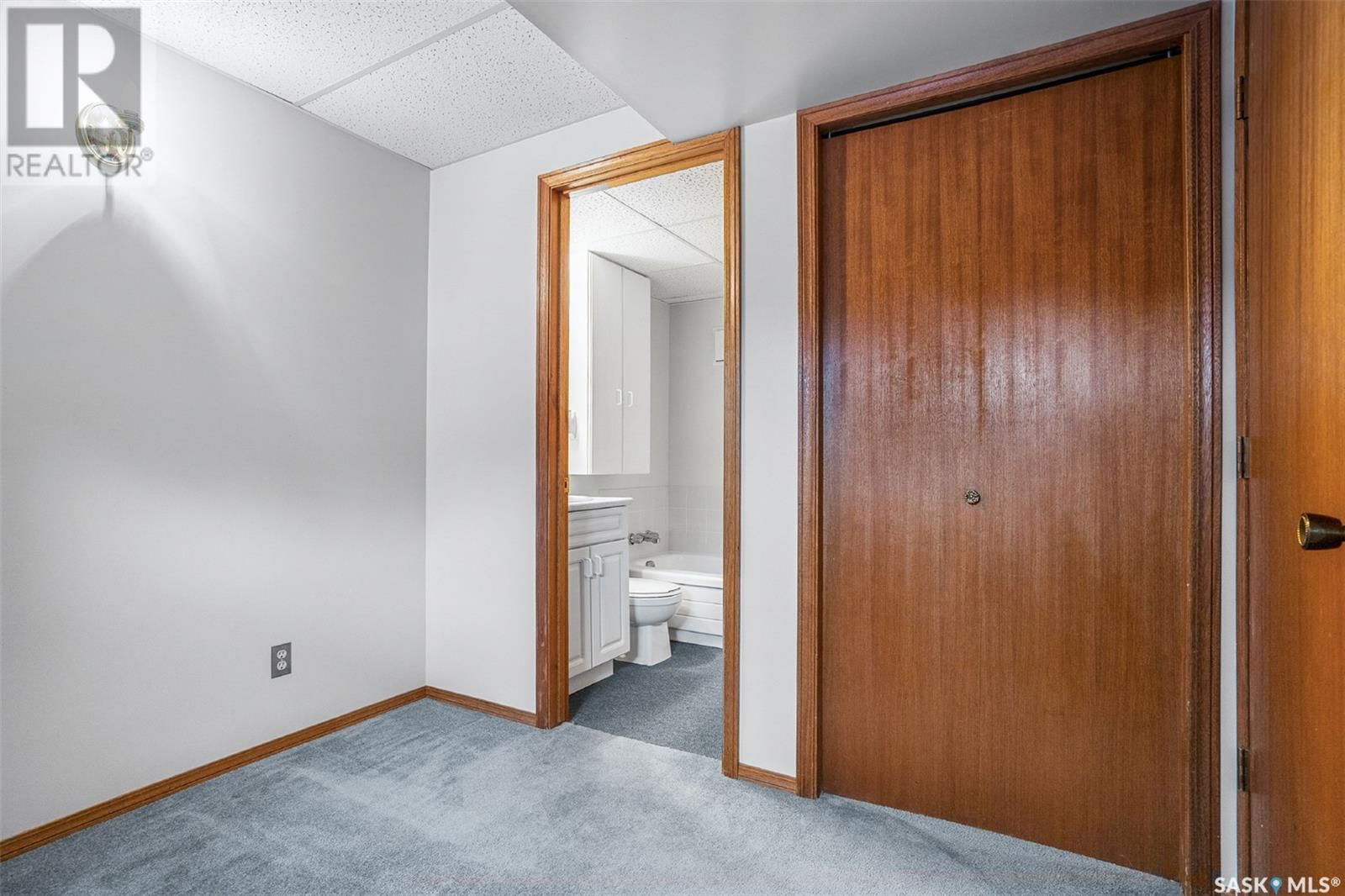 254 MOWAT CRESCENT Image 24