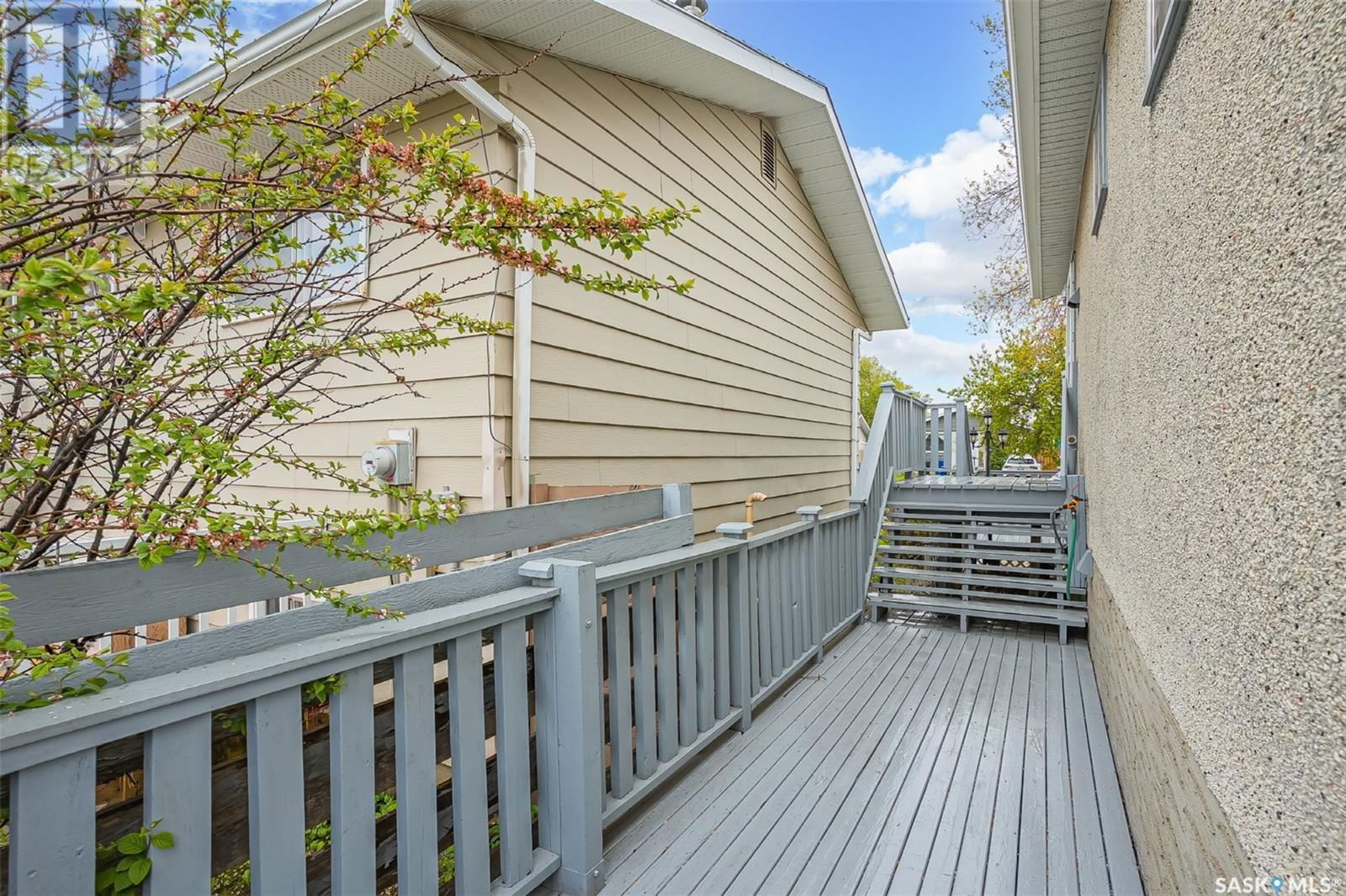 254 MOWAT CRESCENT Image 32