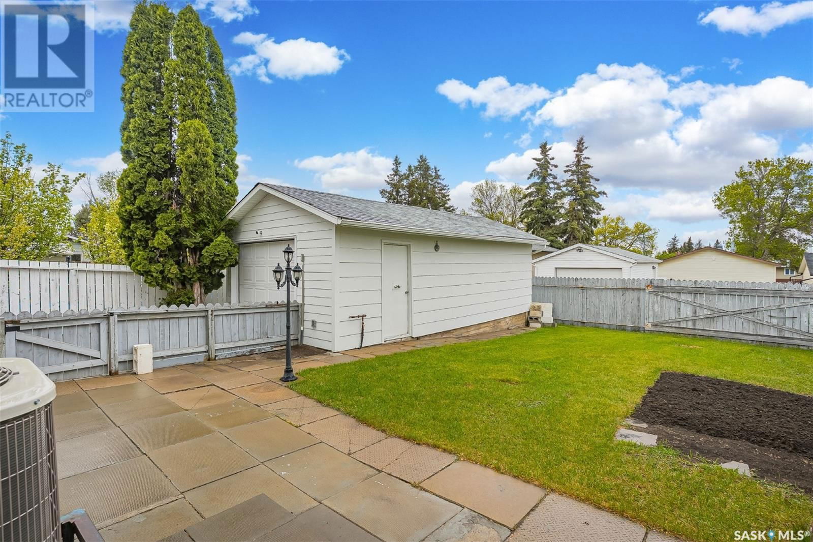 254 MOWAT CRESCENT Image 33