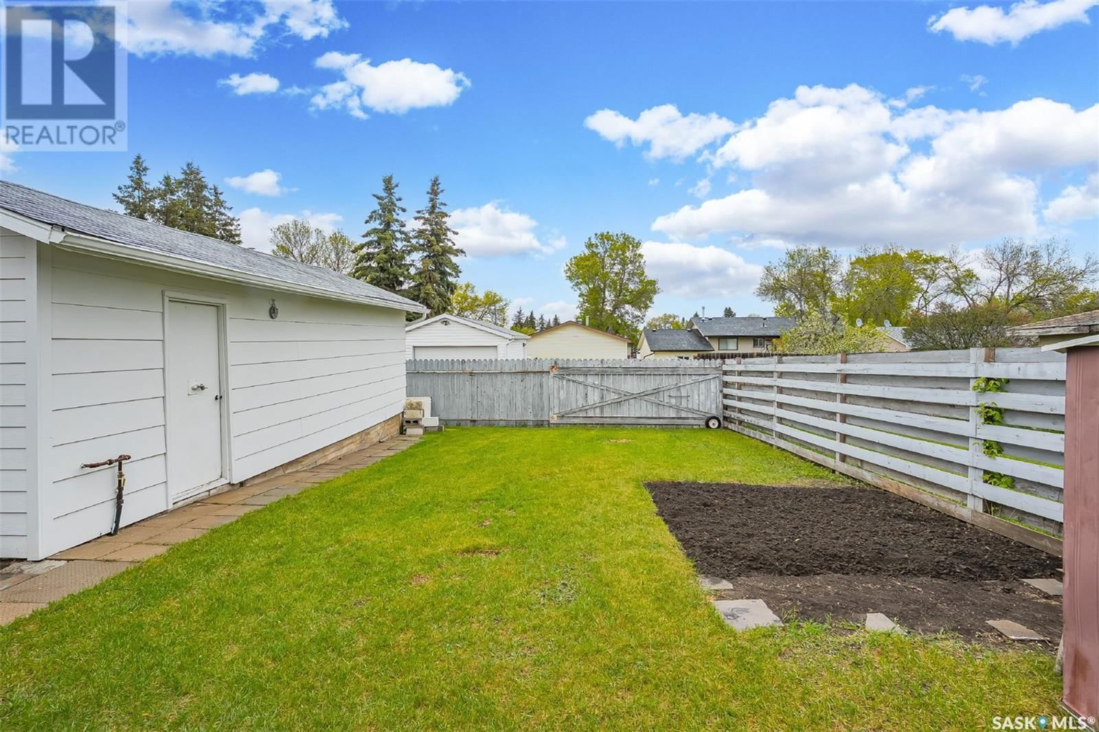 254 MOWAT CRESCENT Image 34