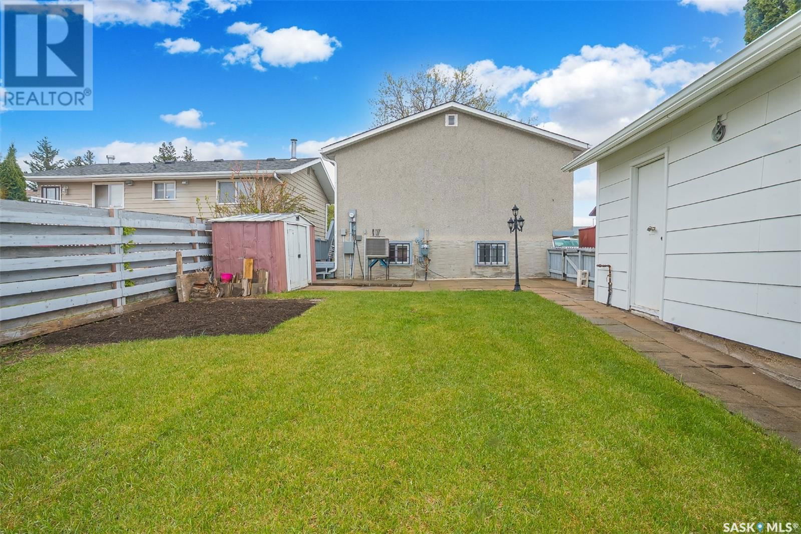 254 MOWAT CRESCENT Image 36