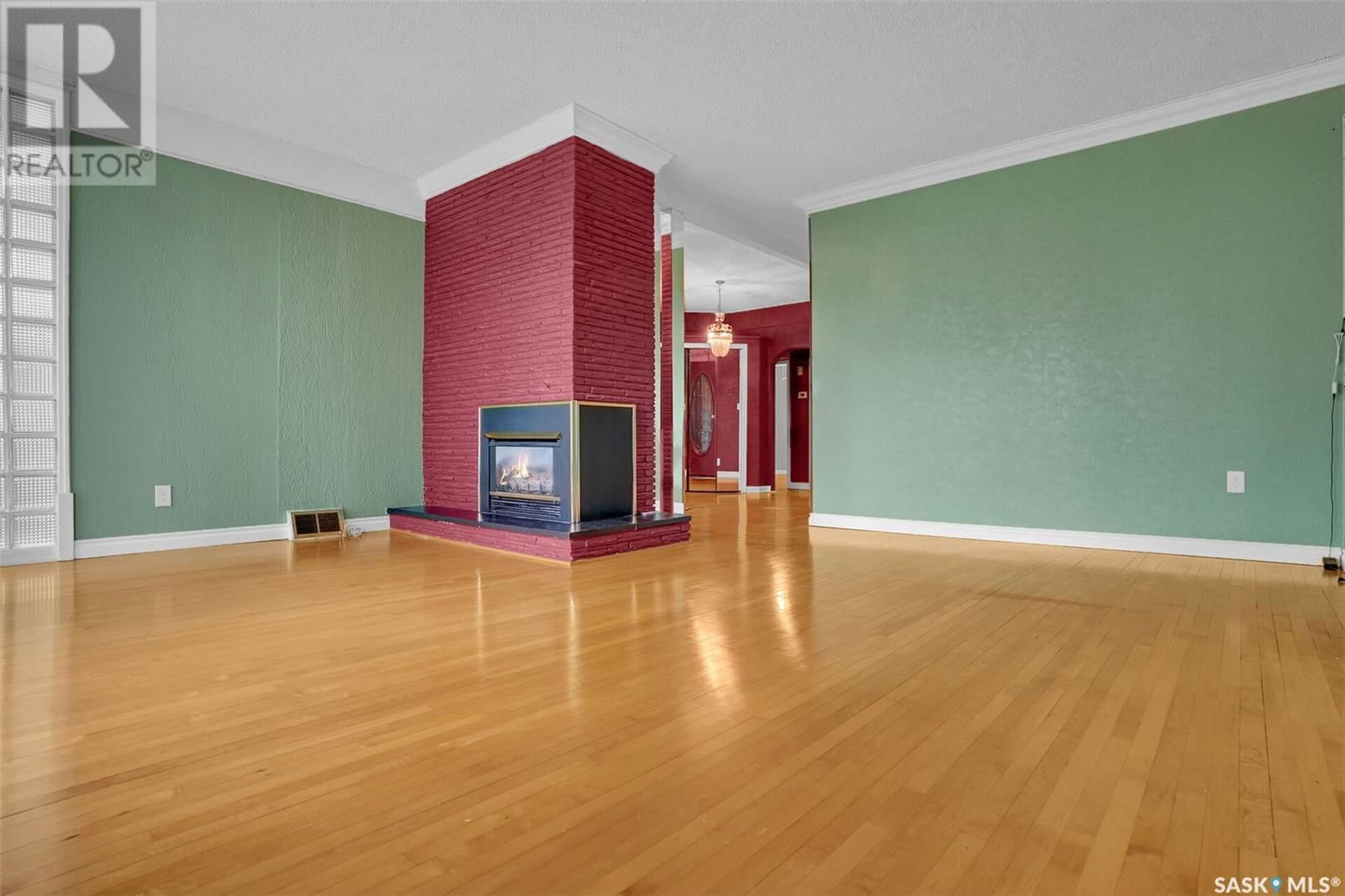 2705 Sinton Avenue Regina, Saskatchewan