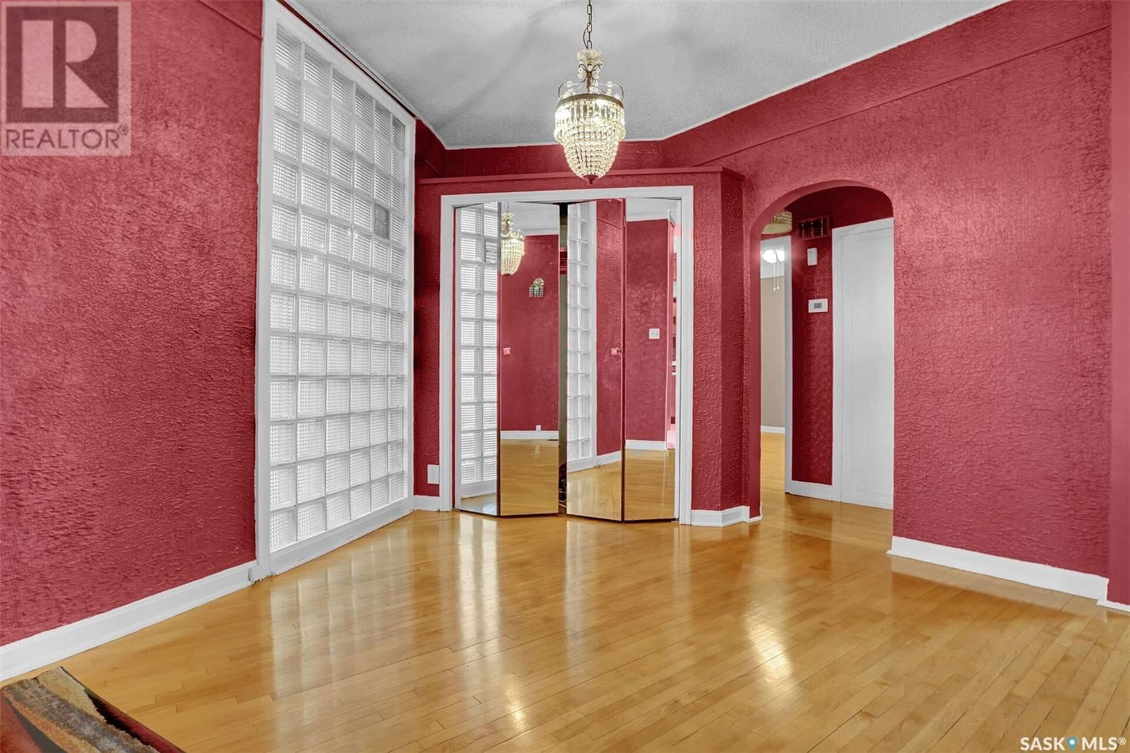 2705 Sinton Avenue Regina, Saskatchewan