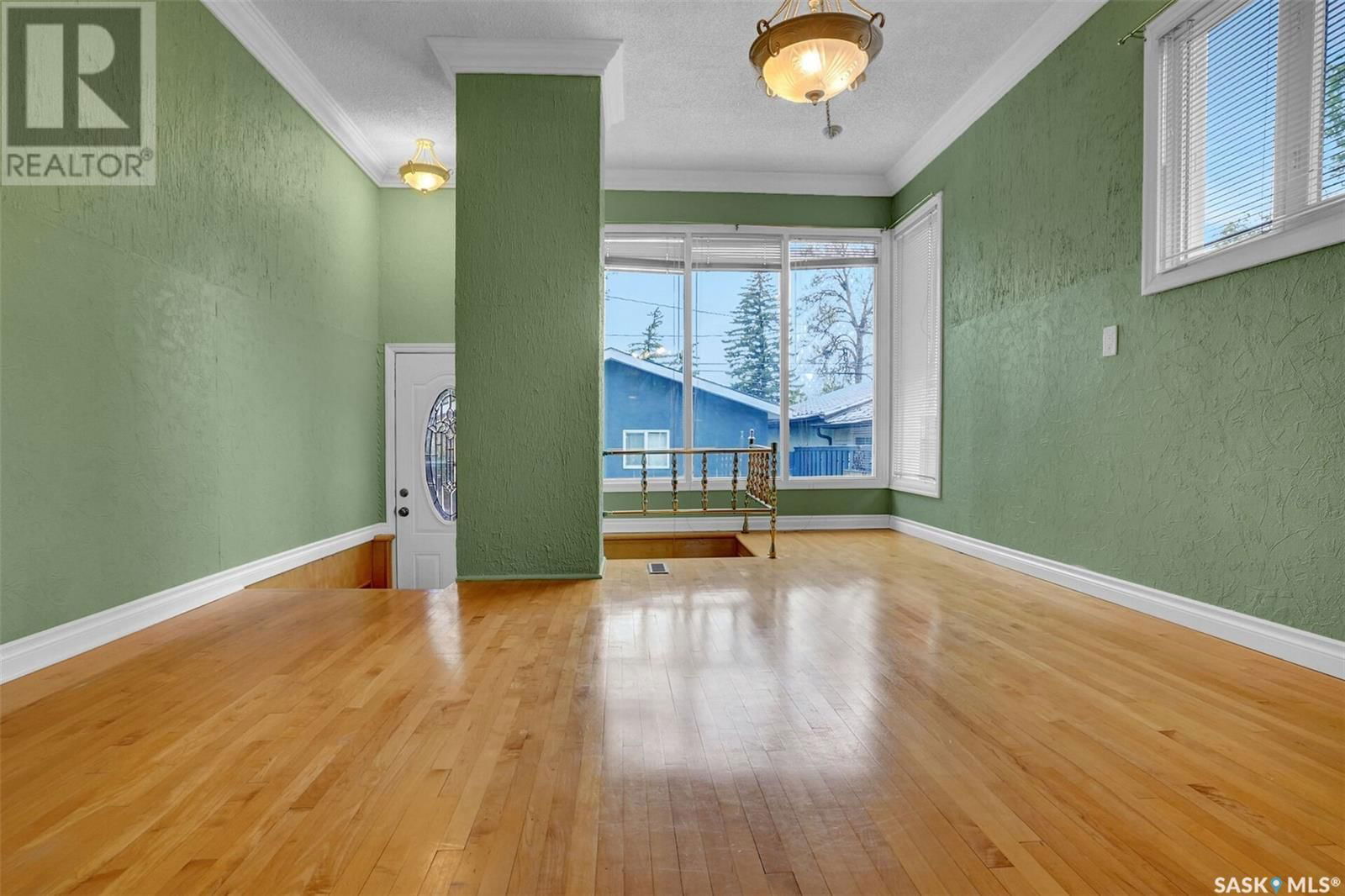 2705 Sinton Avenue Regina, Saskatchewan
