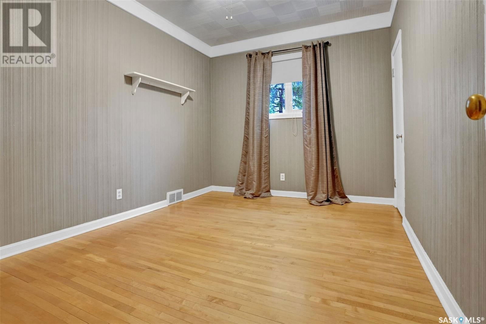 2705 Sinton Avenue Regina, Saskatchewan