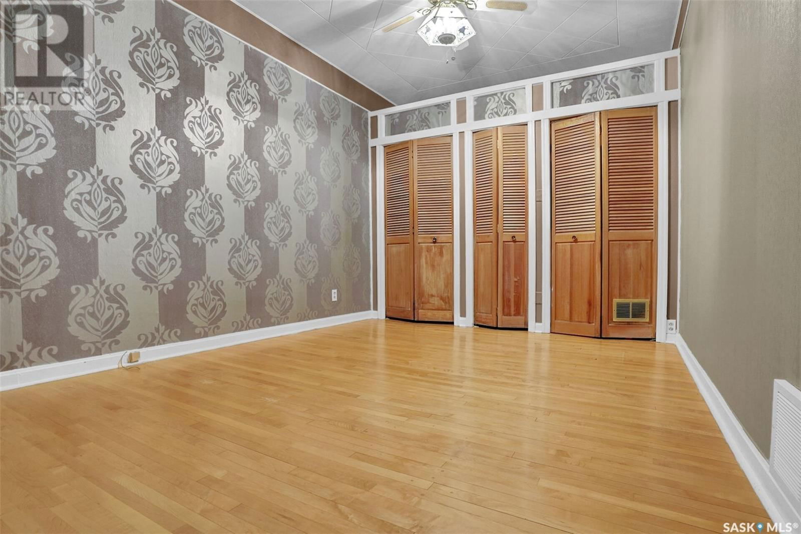 2705 Sinton Avenue Regina, Saskatchewan