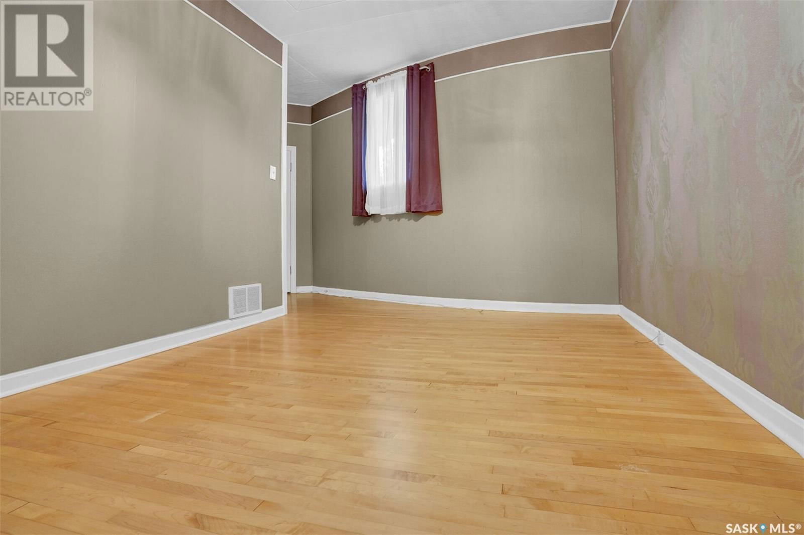 2705 Sinton Avenue Regina, Saskatchewan