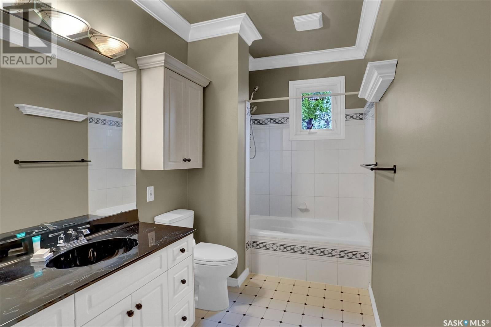 2705 Sinton Avenue Regina, Saskatchewan