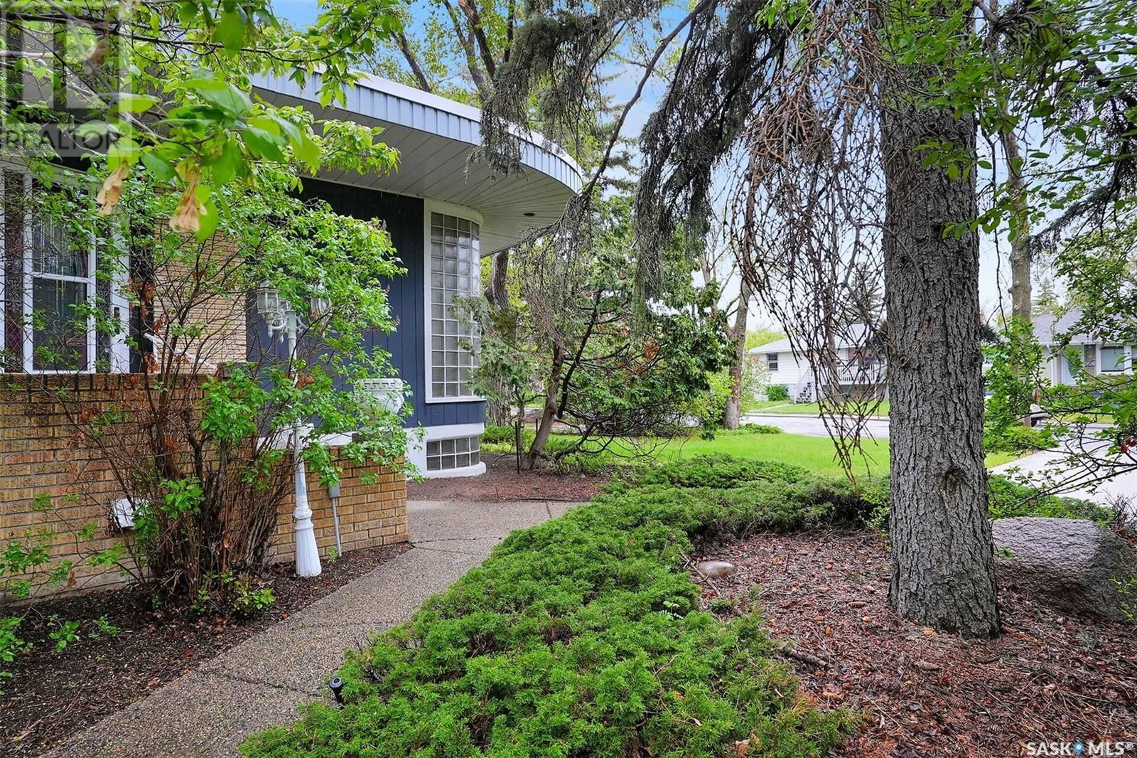 2705 Sinton Avenue Regina, Saskatchewan