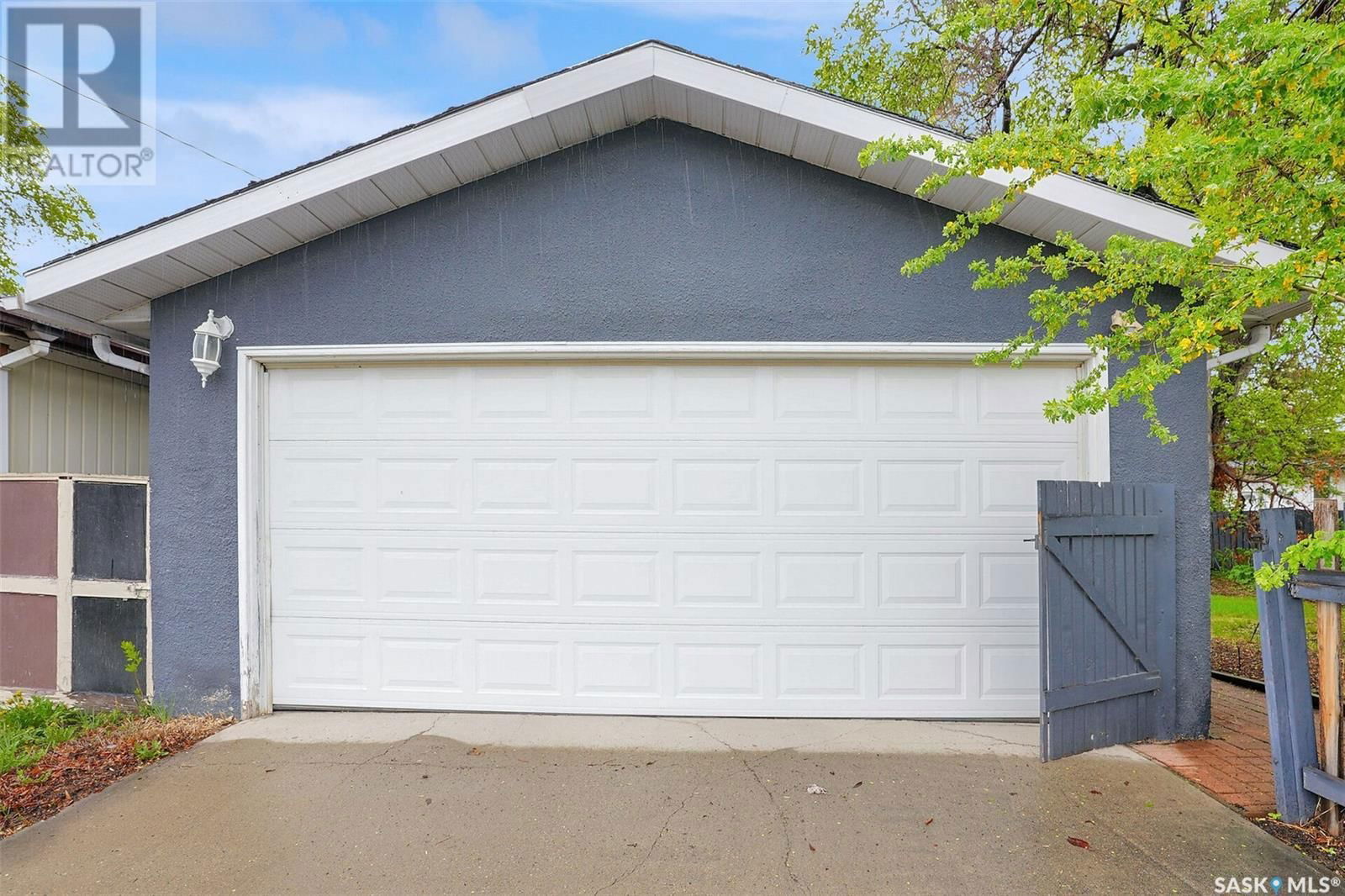 2705 Sinton Avenue Regina, Saskatchewan