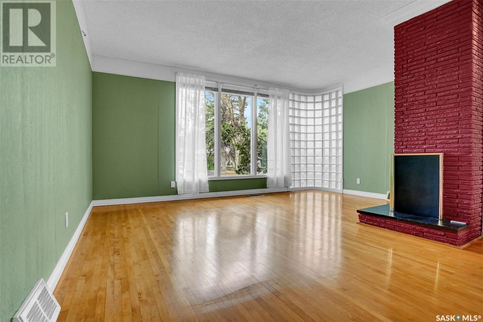 2705 Sinton Avenue Regina, Saskatchewan