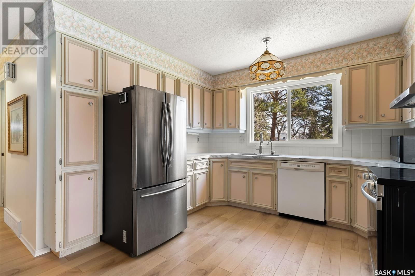 4221 Hillsdale Street Regina, Saskatchewan