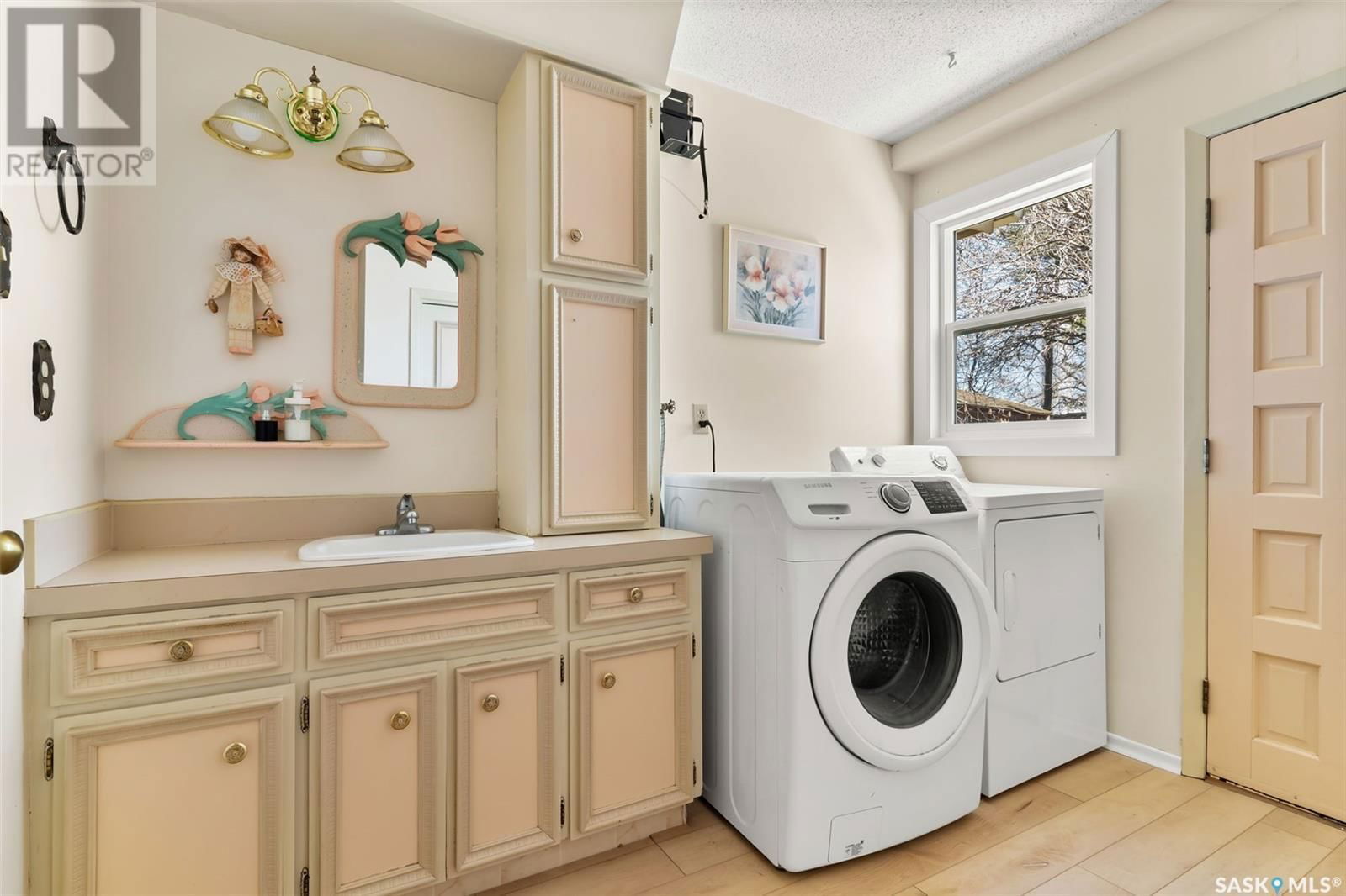 4221 Hillsdale Street Regina, Saskatchewan