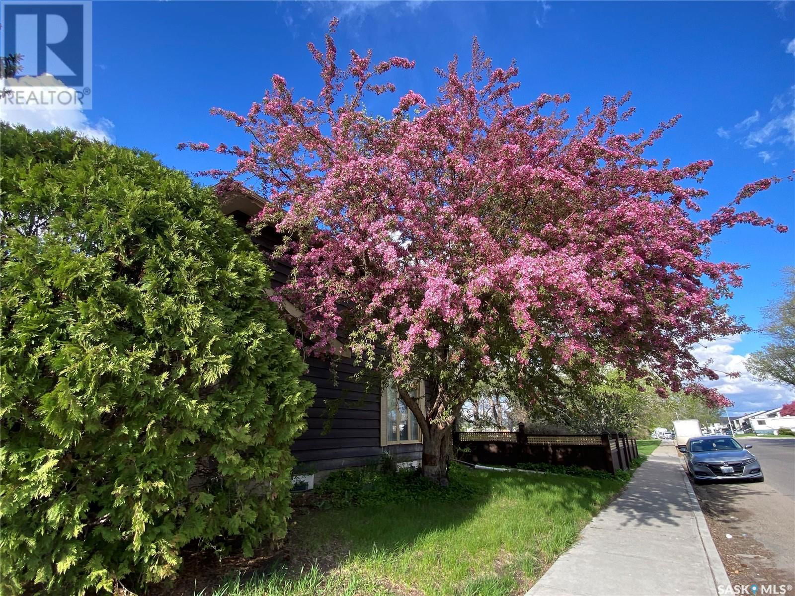 4221 Hillsdale Street Regina, Saskatchewan