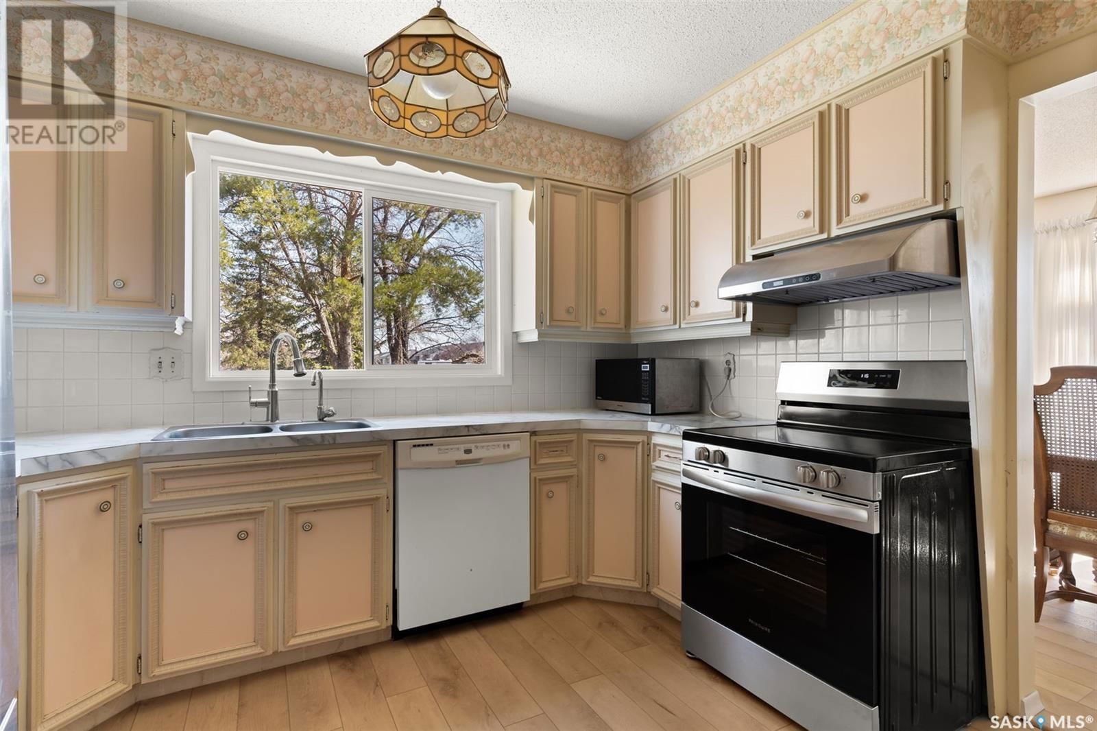 4221 Hillsdale Street Regina, Saskatchewan