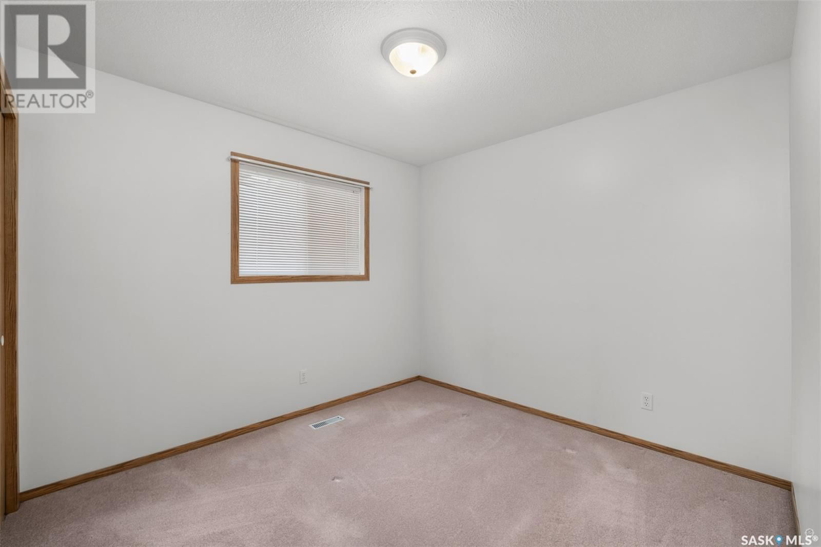 3135 5TH AVENUE Image 12