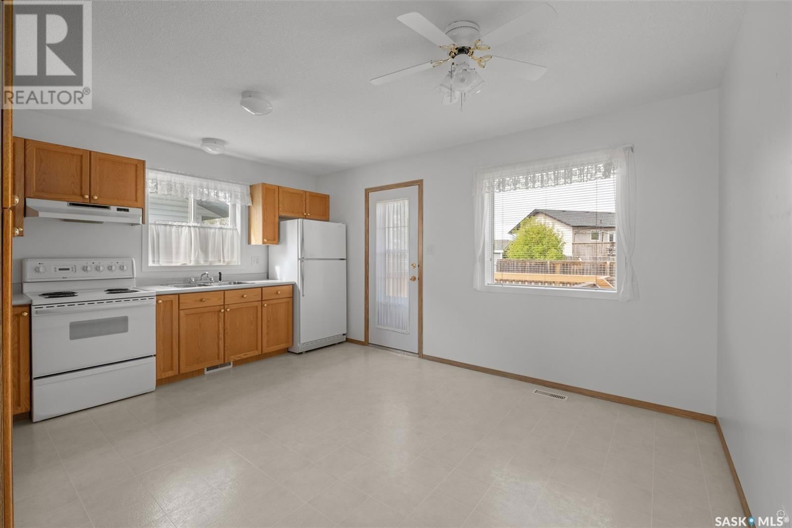 3135 5TH AVENUE Image 6