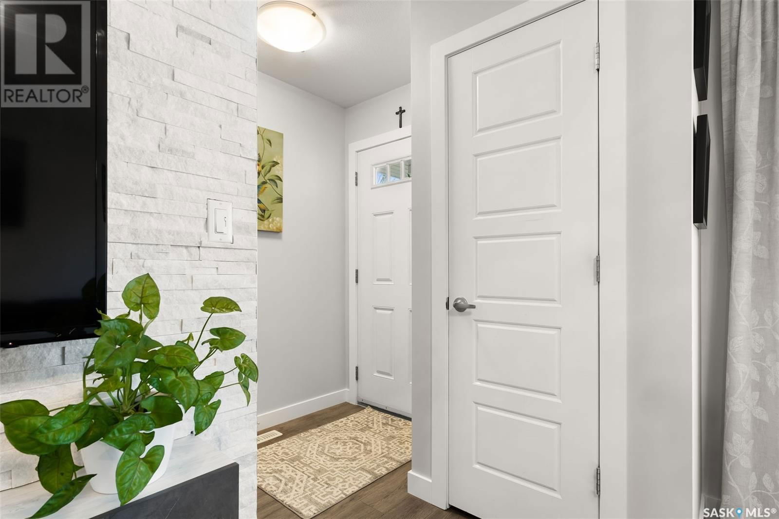 E - 4609 Primrose Green Drive Regina, Saskatchewan
