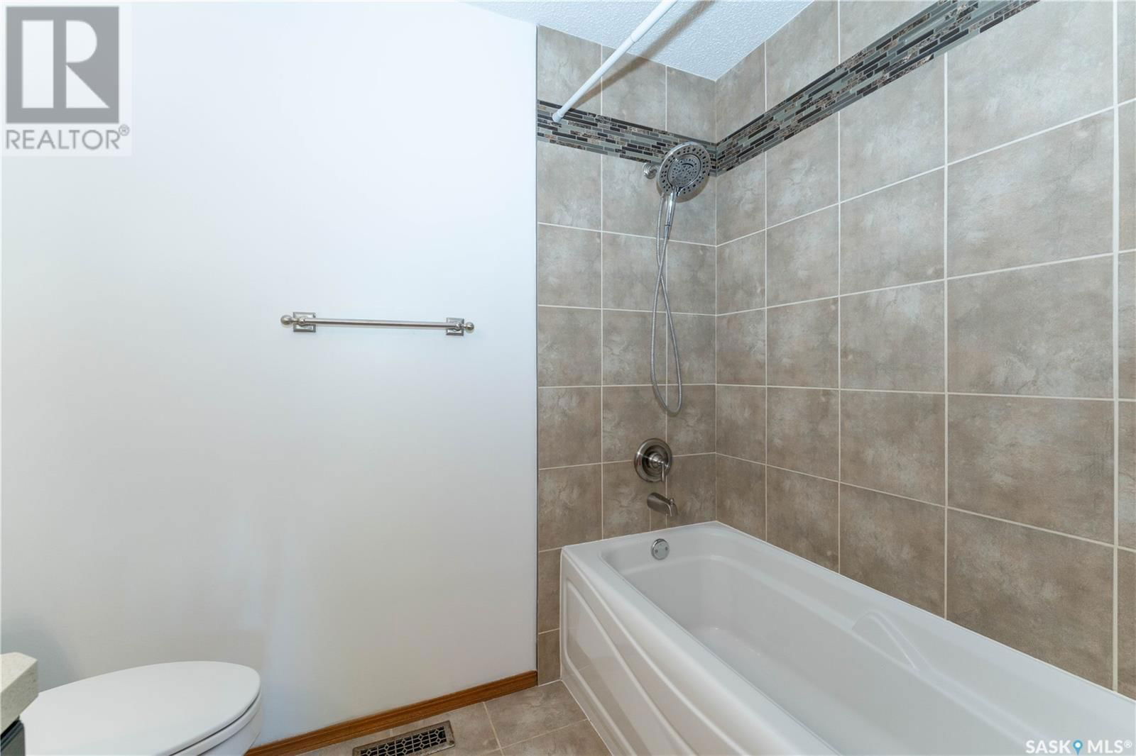 518 BONLI CRESCENT Image 11