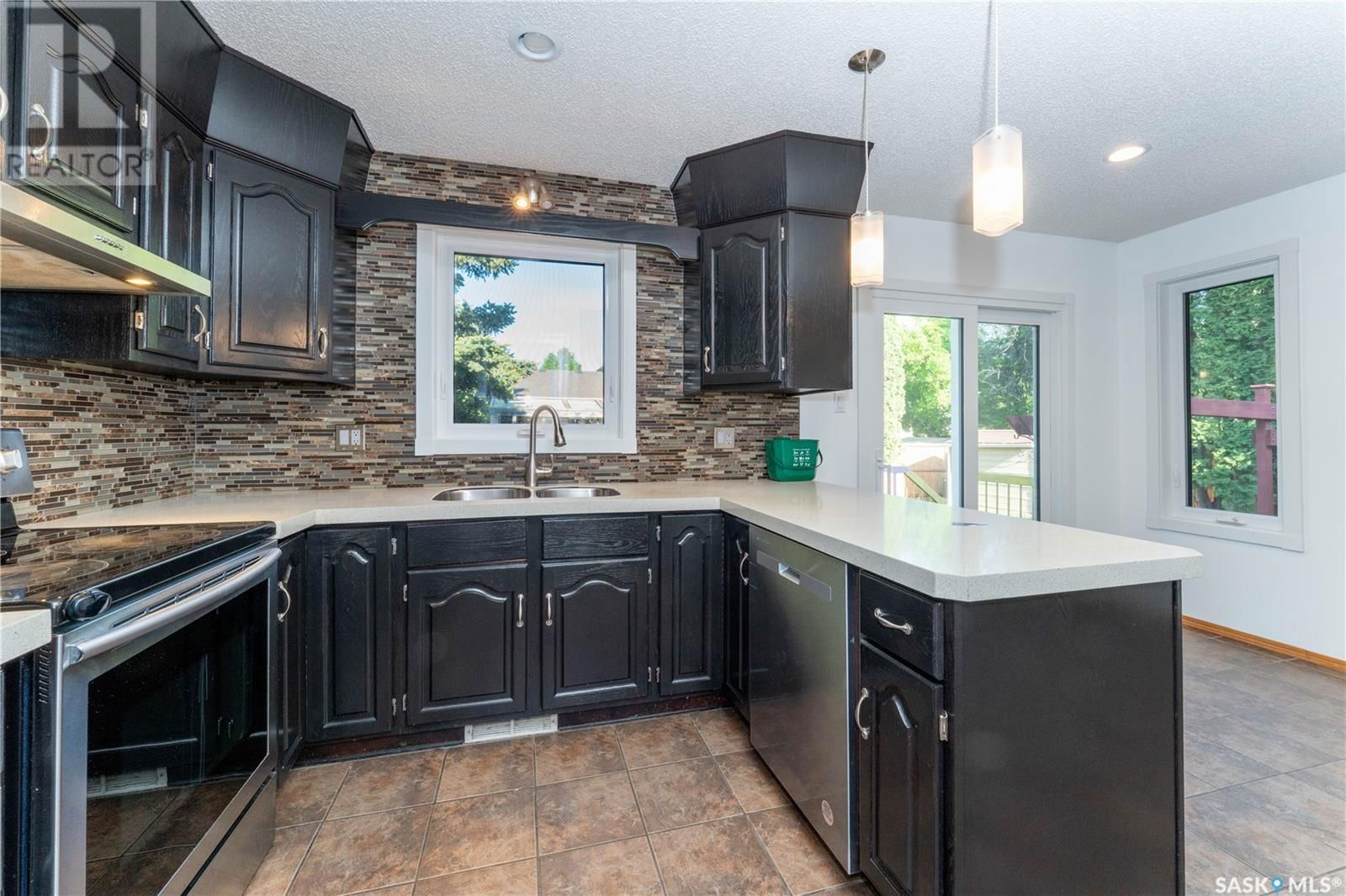 518 BONLI CRESCENT Image 24