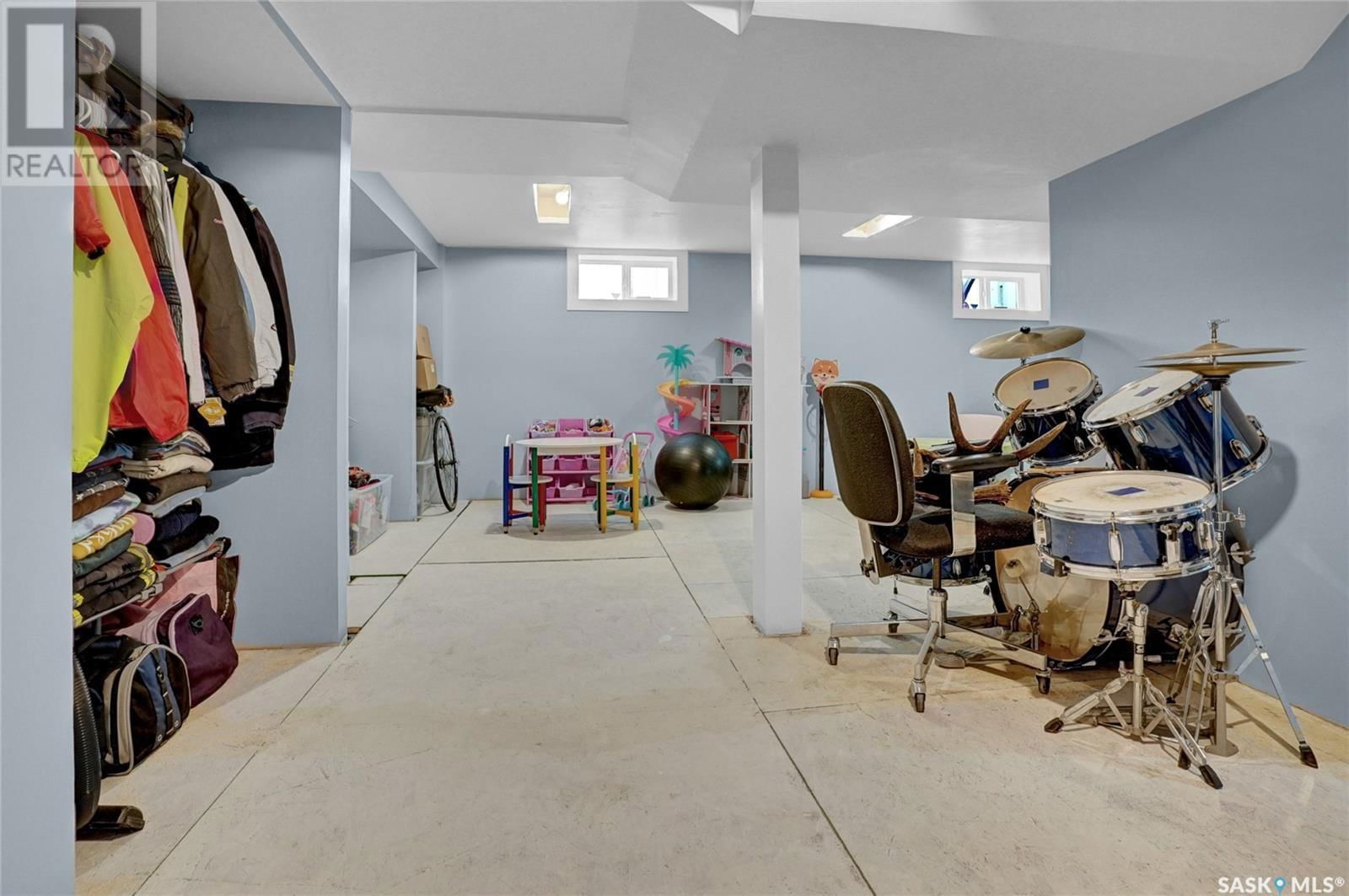 882 CONNAUGHT AVENUE Image 35