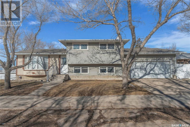 2 Lloyd Bay Regina, Saskatchewan