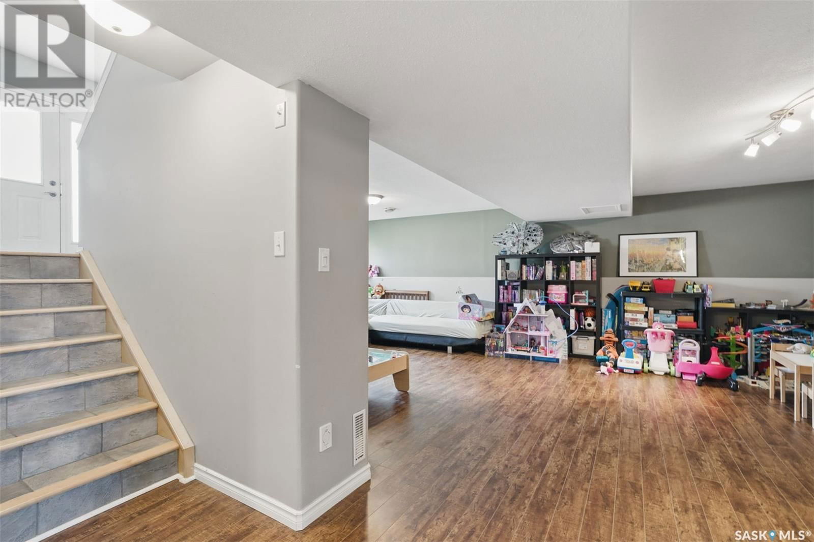 410 CRYSTAL CRESCENT Image 22