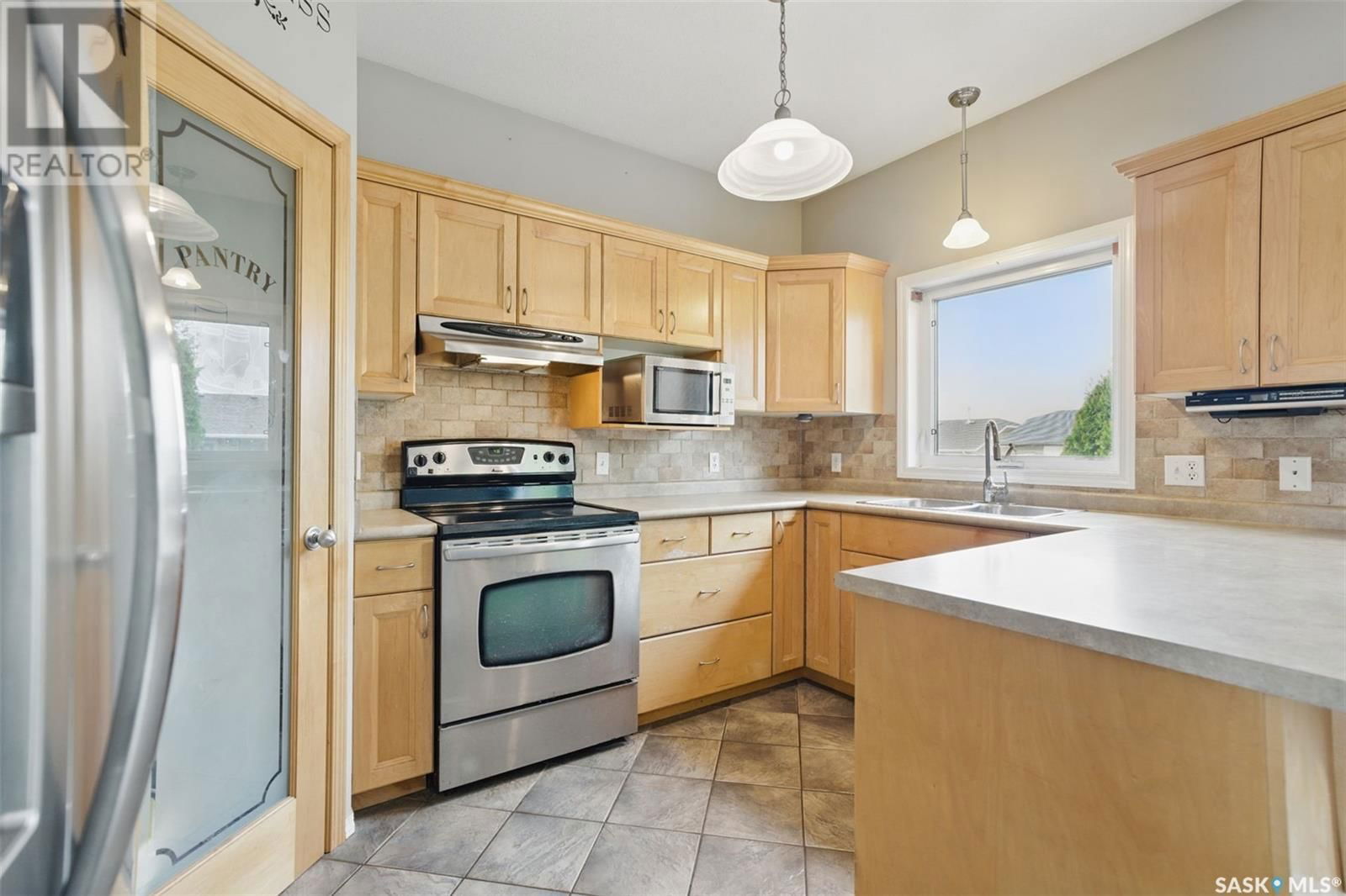 410 CRYSTAL CRESCENT Image 8