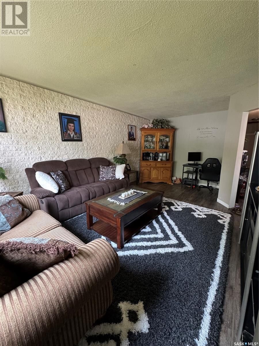 2102-2104 ROTHWELL STREET Image 4