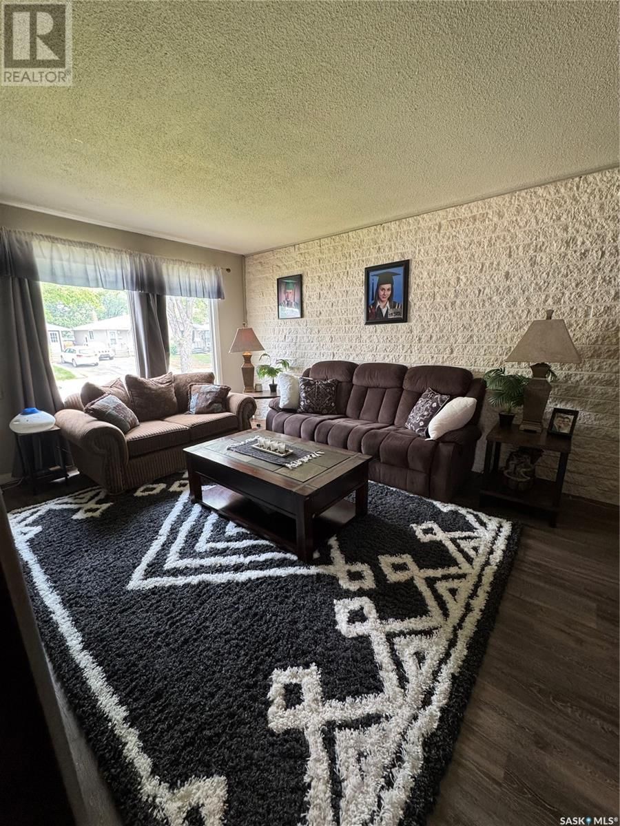 2102-2104 ROTHWELL STREET Image 6
