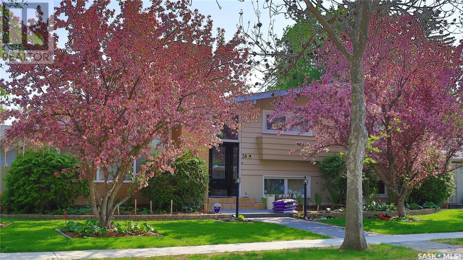 38 CALDER CRESCENT Image 2