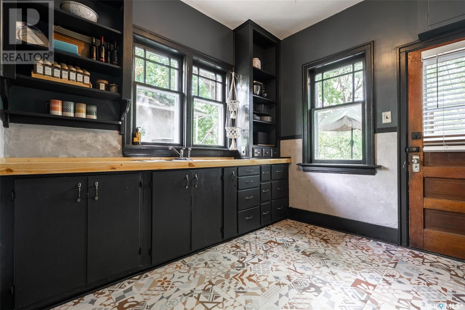 905 6TH AVENUE Image 13