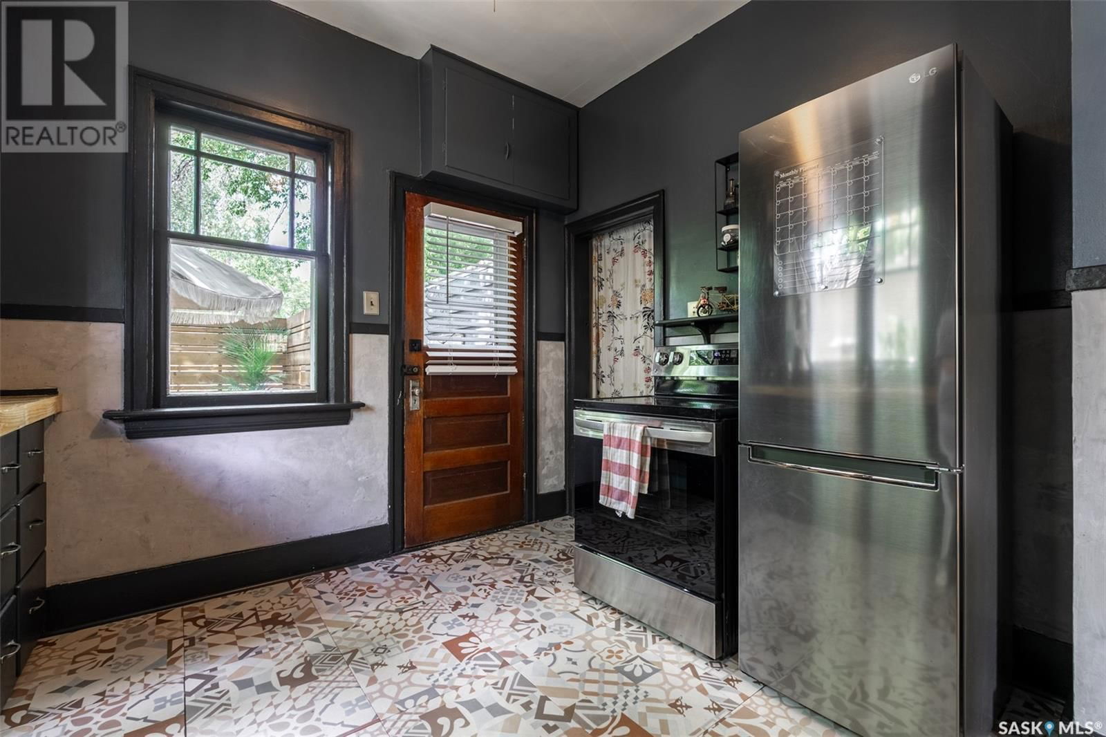905 6TH AVENUE Image 16