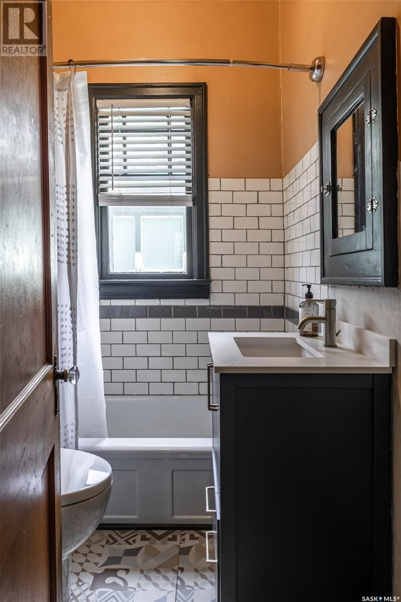 905 6TH AVENUE Image 27