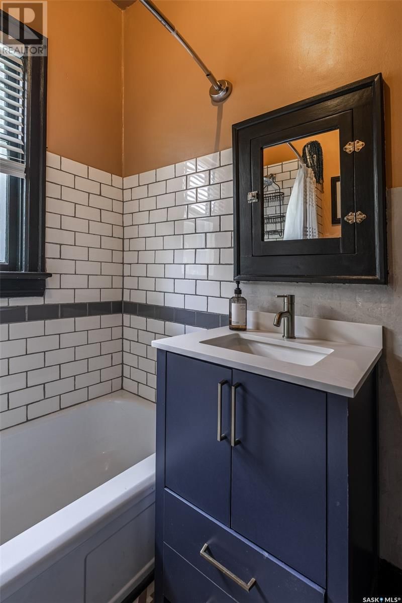 905 6TH AVENUE Image 28