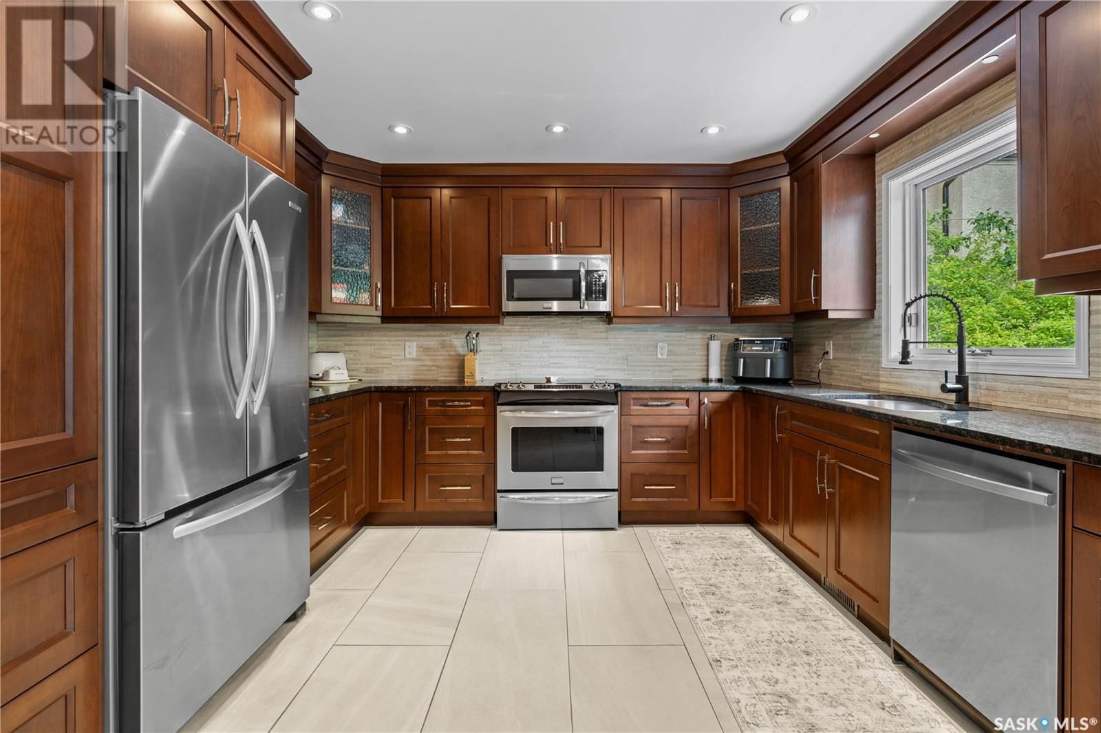 6747 MAPLECREST PLACE Image 11