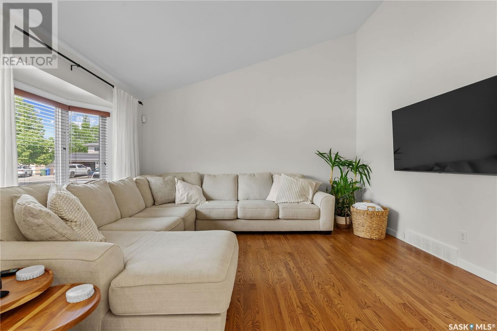 6747 MAPLECREST PLACE Image 4