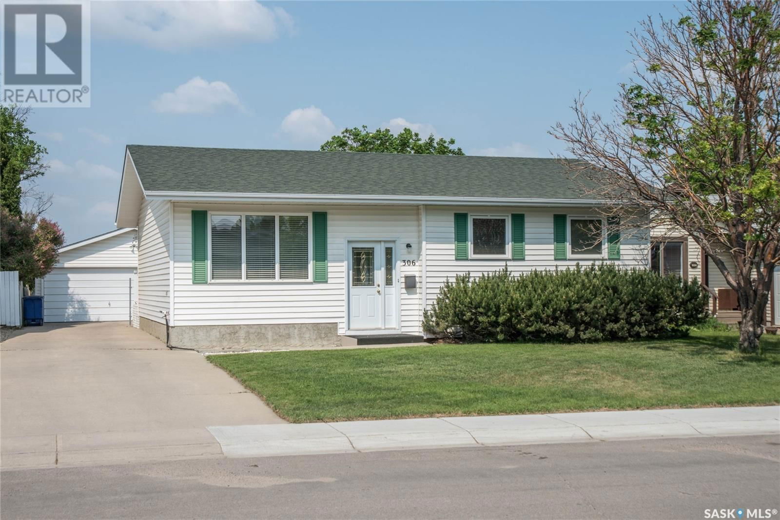306 HASLAM CRESCENT Image 1