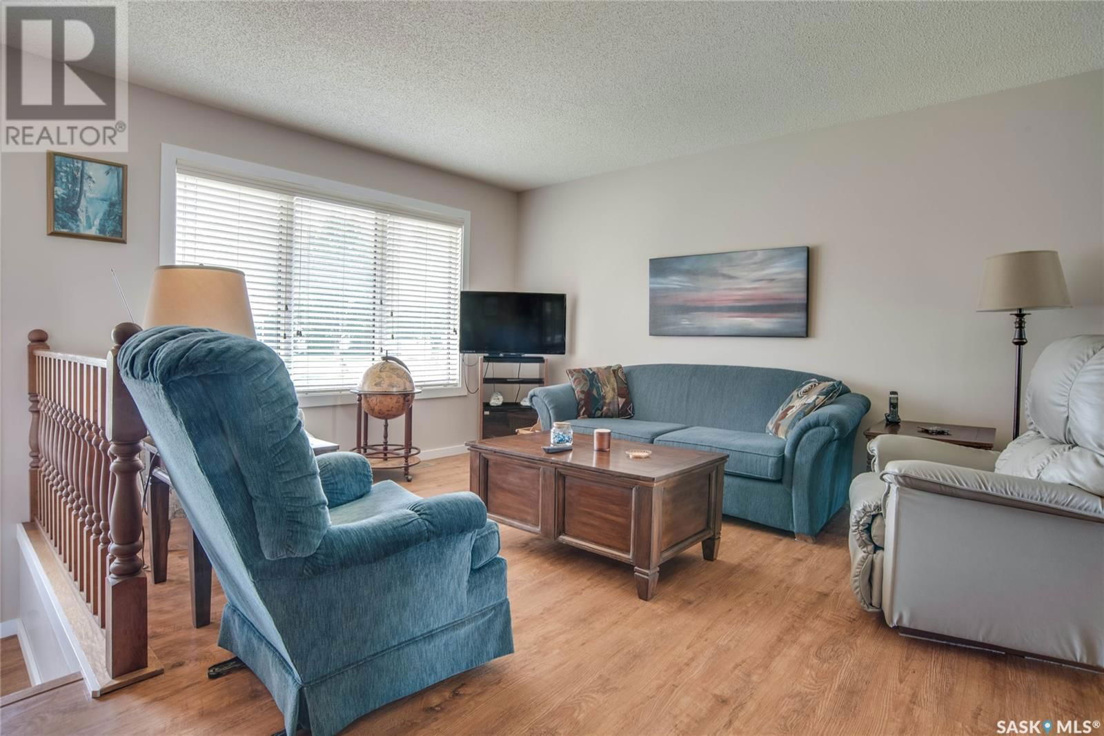 306 HASLAM CRESCENT Image 2