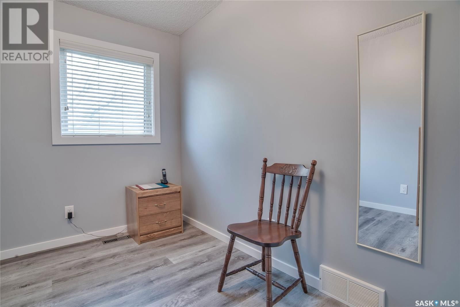 306 HASLAM CRESCENT Image 22