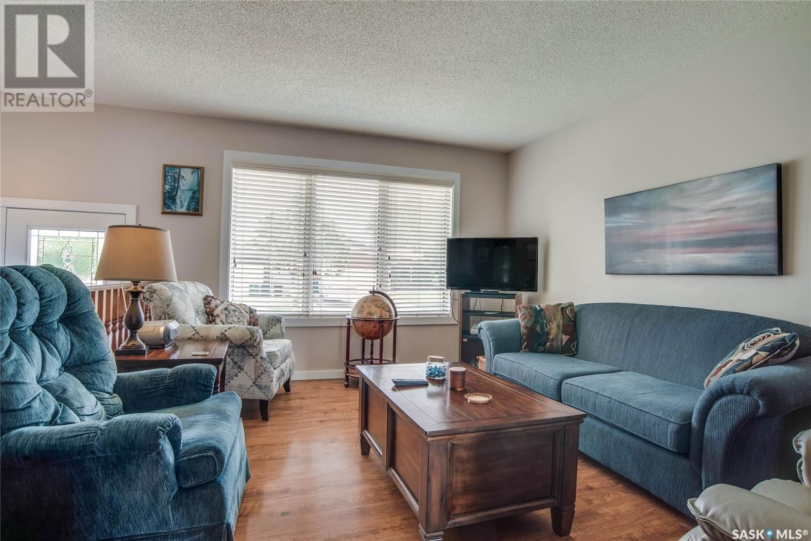 306 HASLAM CRESCENT Image 3