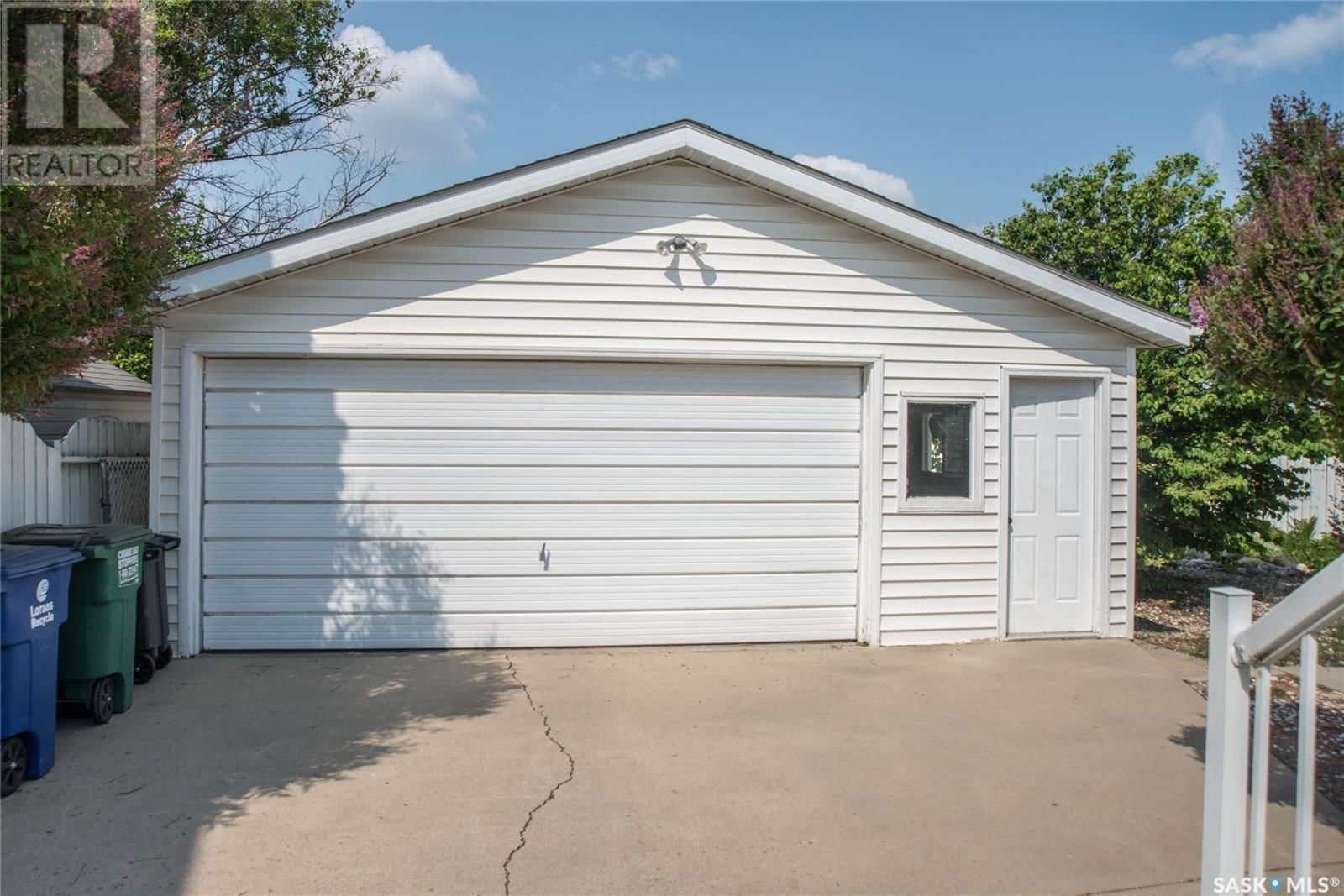 306 HASLAM CRESCENT Image 38