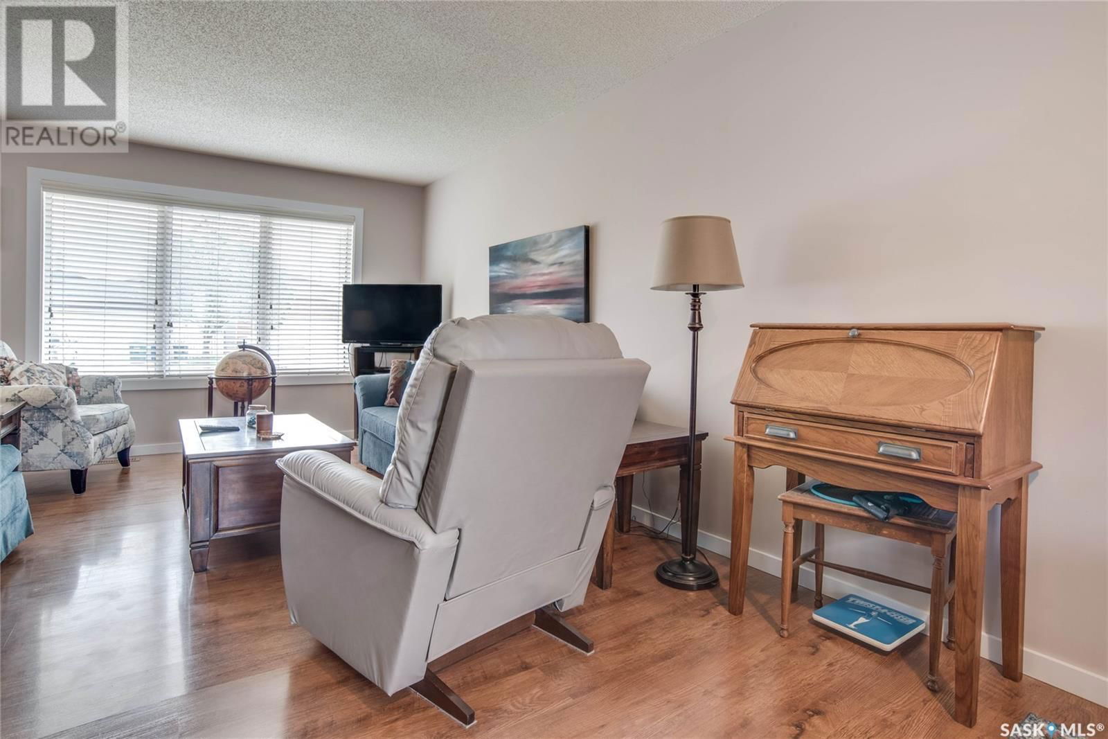 306 HASLAM CRESCENT Image 4