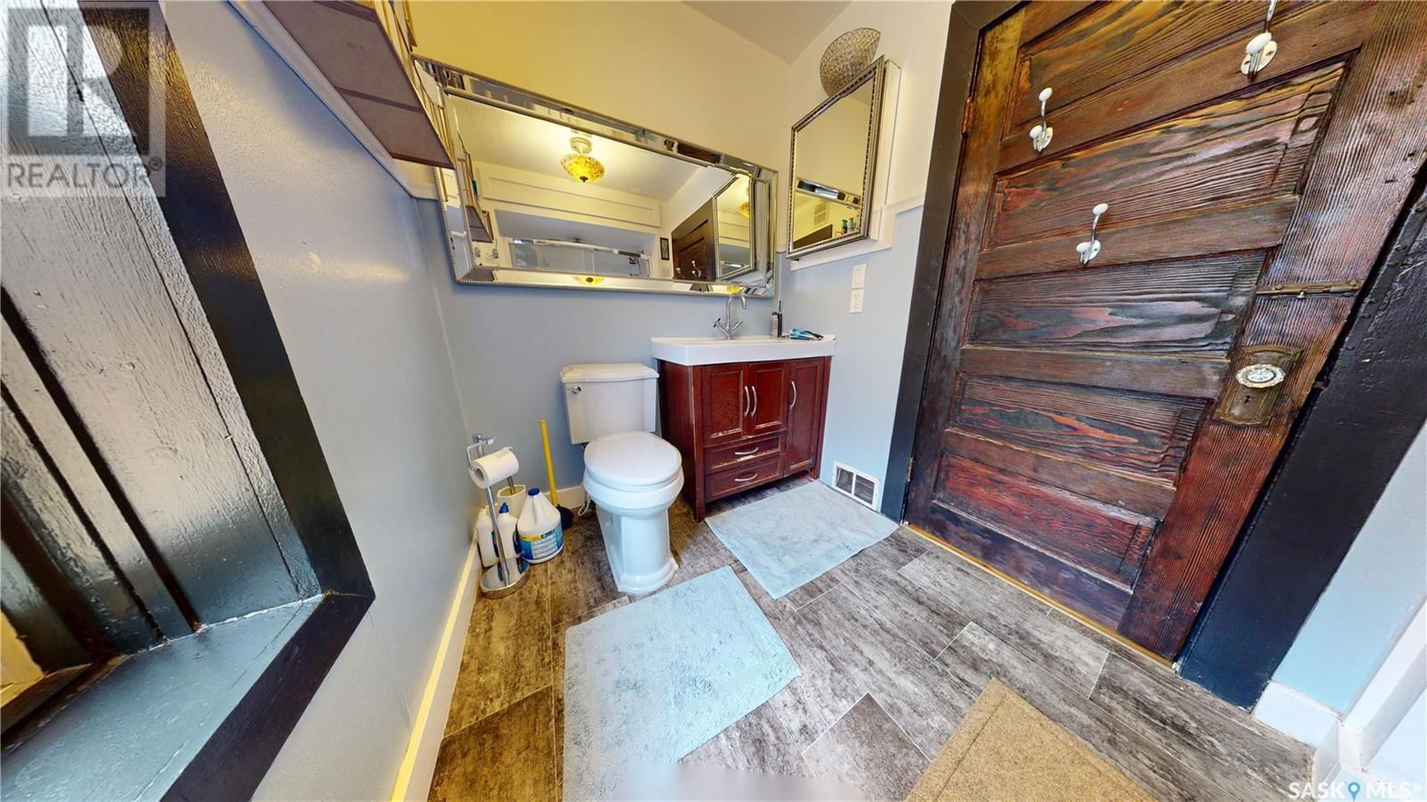 2161 CAMERON STREET Image 15