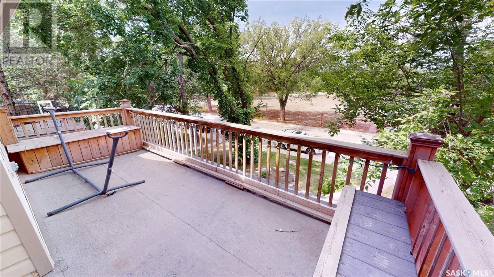 2161 CAMERON STREET Image 17
