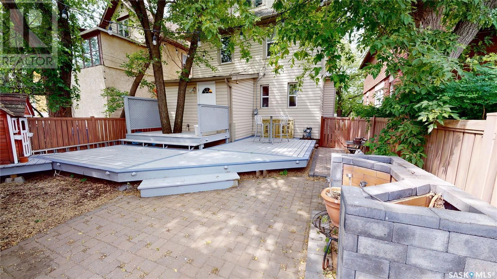 2161 CAMERON STREET Image 24